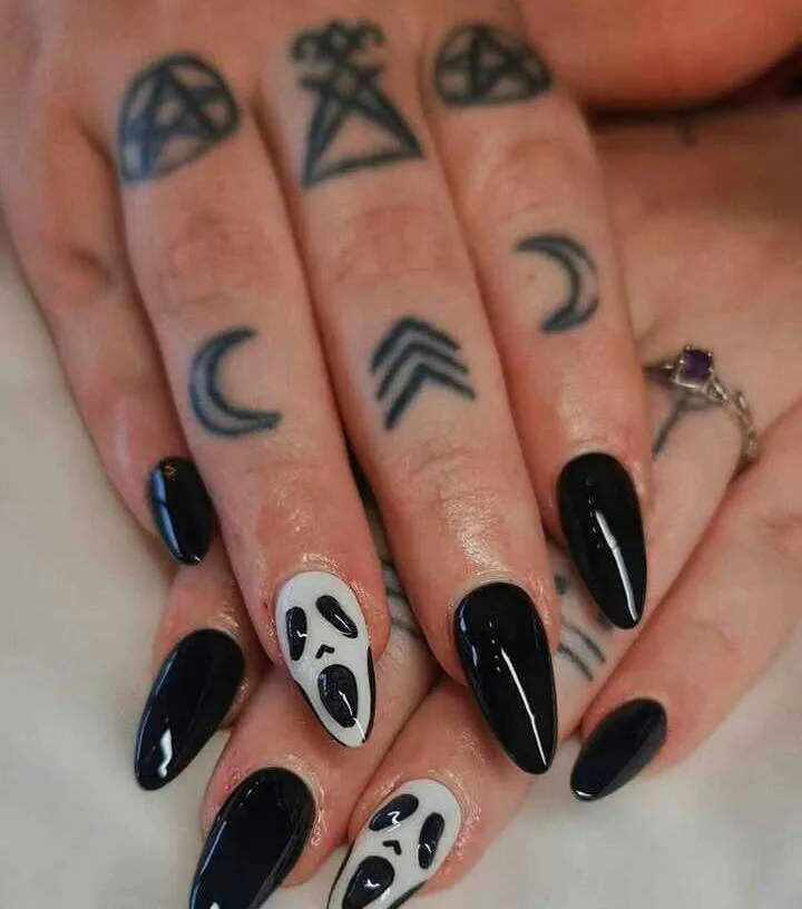 simple black halloween nails 015 a2e83e70c2