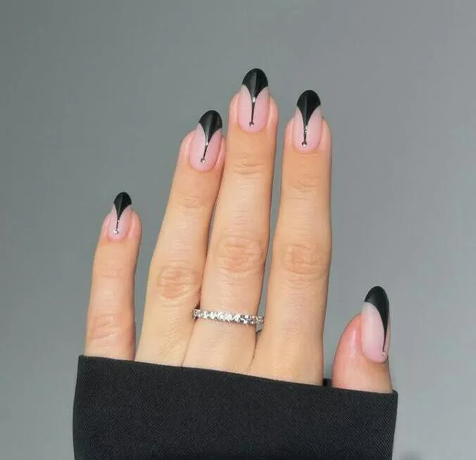 simple black halloween nails 022 cd37e5b23f