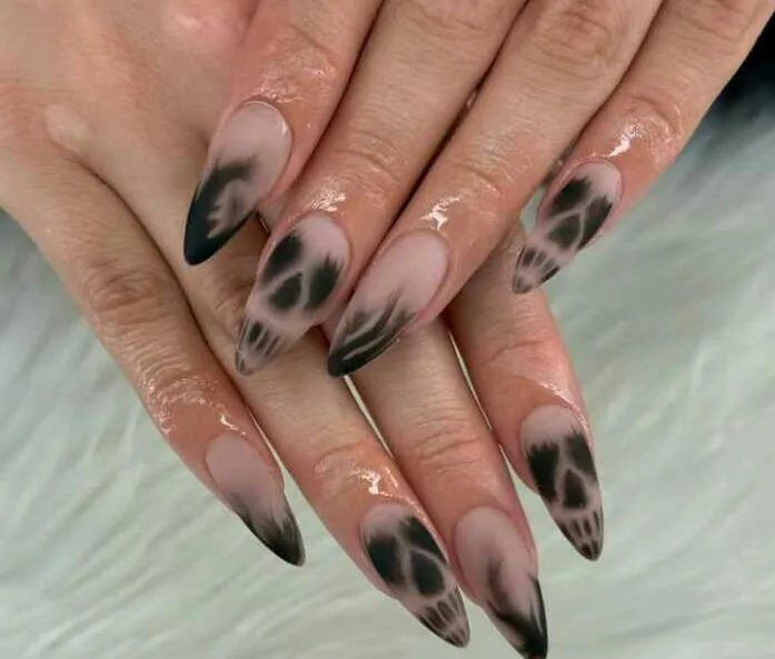 simple black halloween nails 037 89e7b9e609