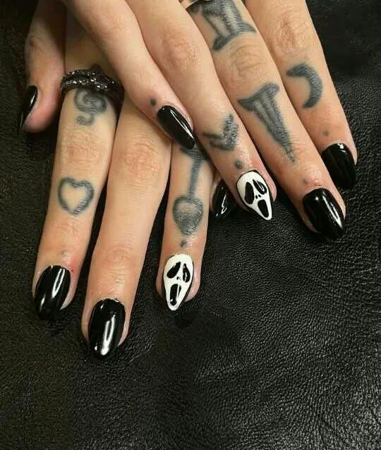 simple black halloween nails 038 d780ebb9c0