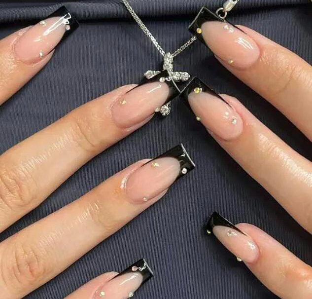 simple black halloween nails 043 92addb283e