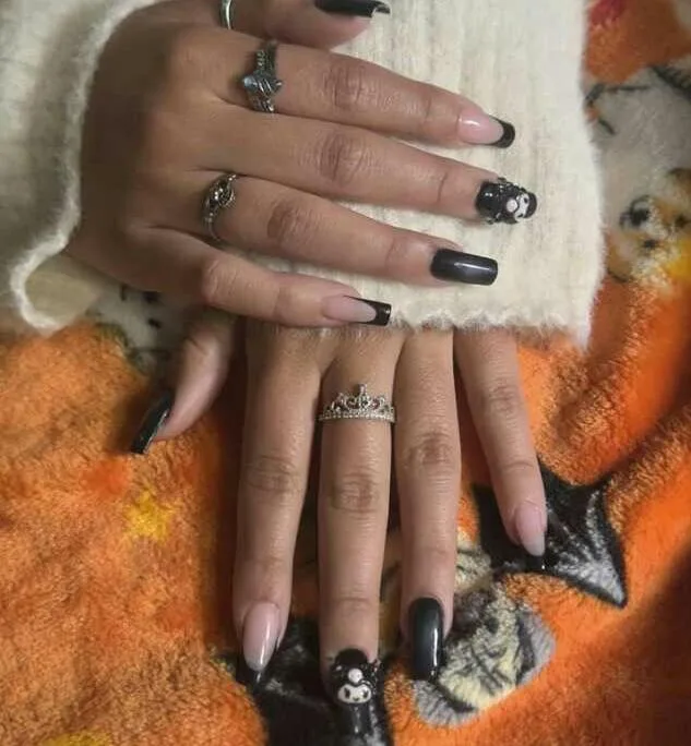 simple black halloween nails 045 49cf9e58dd