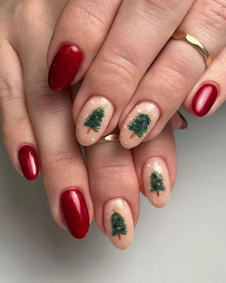Simple Christmas Nail Designs to Try in 2025 for a Chic Holiday Look 1
