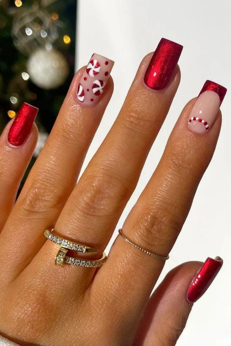 2025’s Cutest Square Christmas Nails for a Festive Glow-Up 1