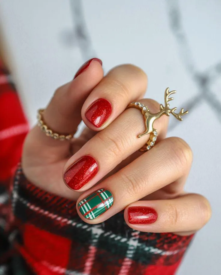 subtle christmas nails 002 1aac0177a9