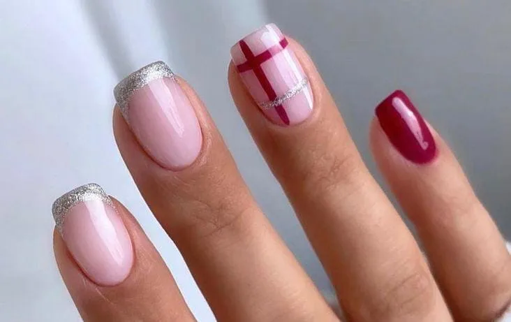 subtle christmas nails 003 5ec4179d81