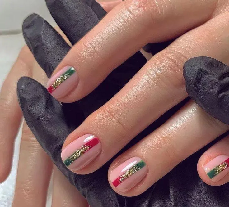subtle christmas nails 004 9754f91ec3