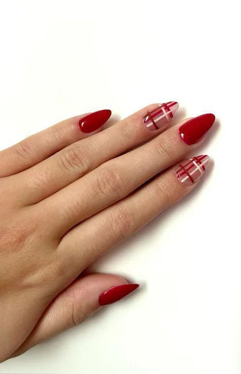 subtle christmas nails 005 74c300a1a8