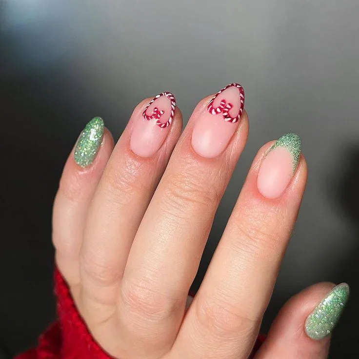 subtle christmas nails 009 ec50b48483