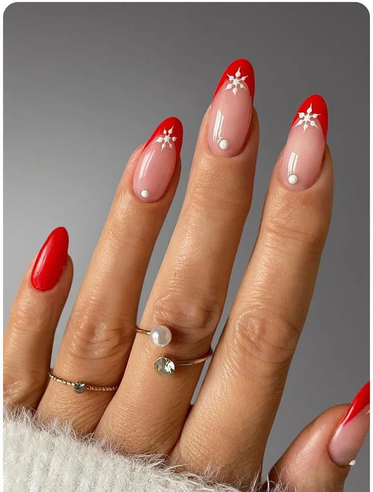 subtle christmas nails 012 ee7ee7fb82