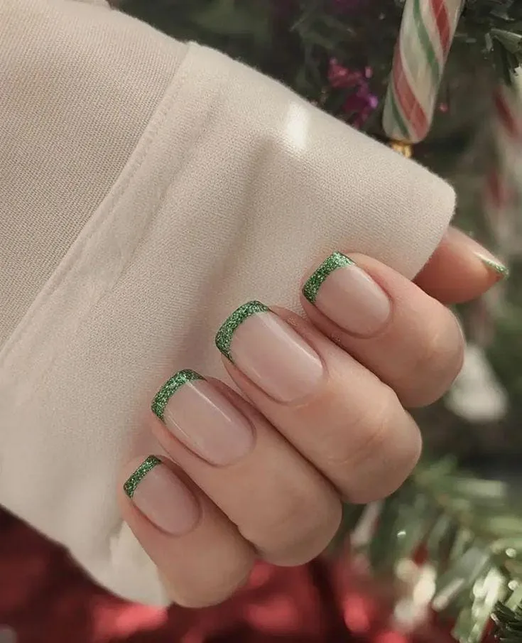 subtle christmas nails 017 d789a3e38d