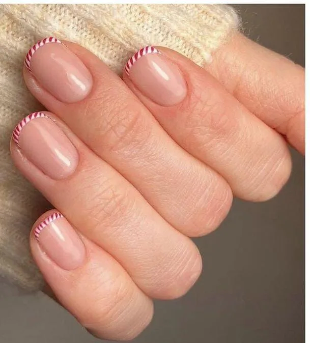 subtle christmas nails 023 cc047fe797