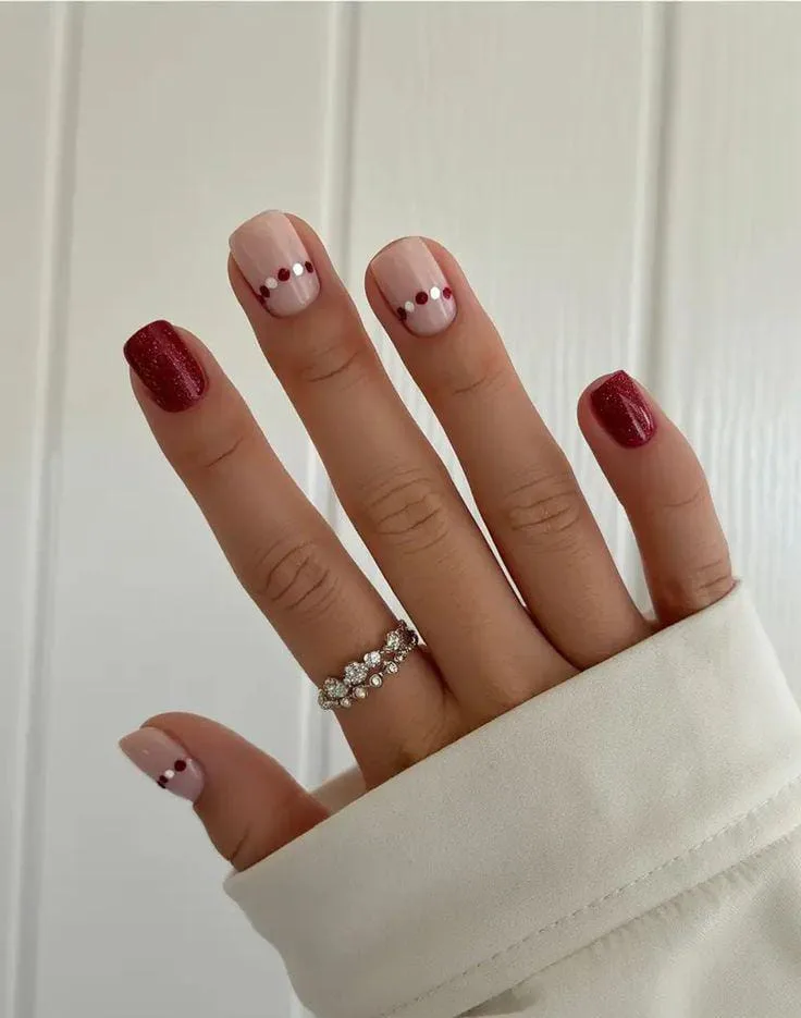 subtle christmas nails 029 797432dc9f