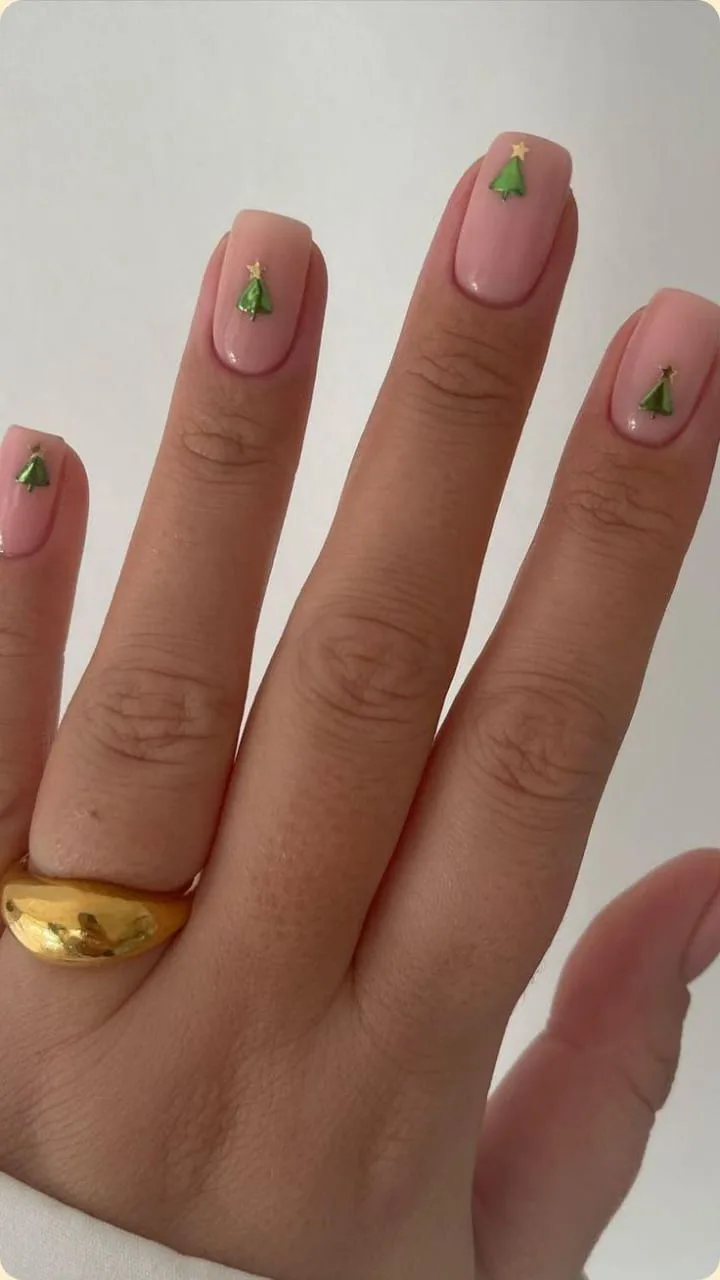 subtle christmas nails 040 281455bc0c