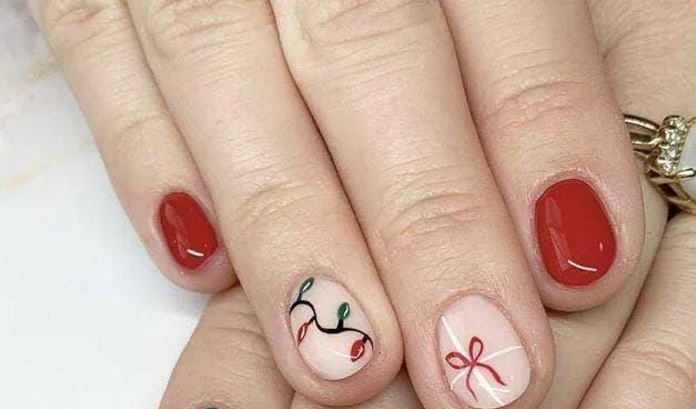 subtle christmas nails 041 e72130dcd6