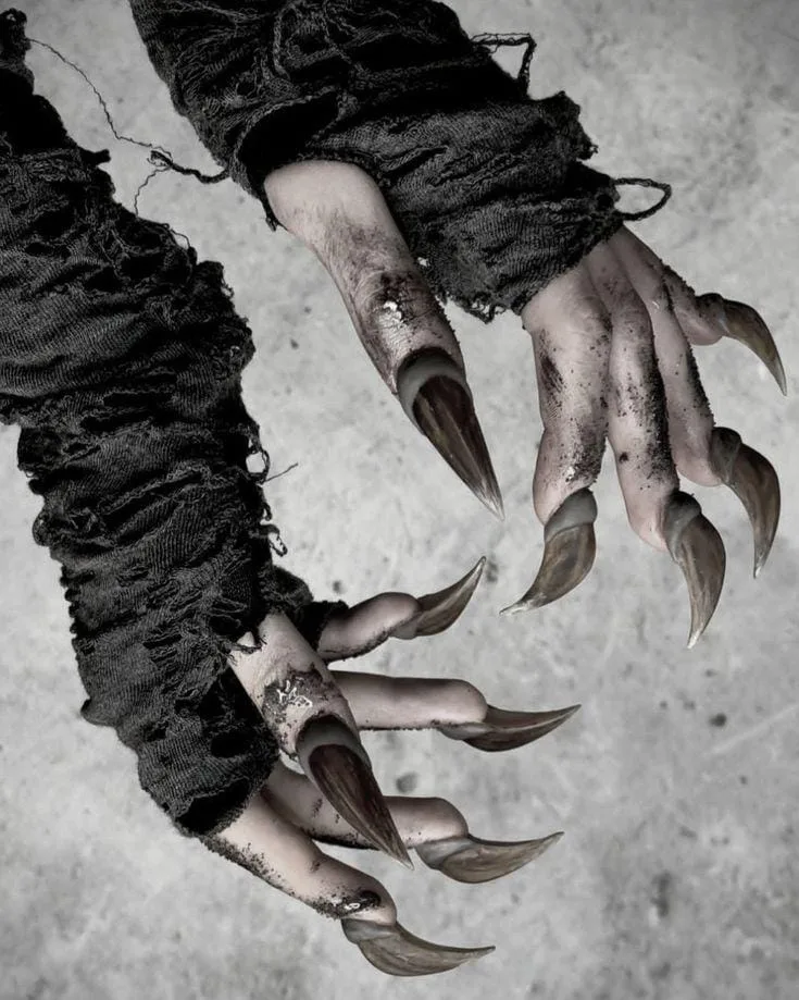 Claw-Inspired Werewolf Nails That Scream Halloween 1