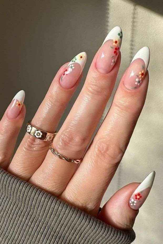 white french tip nails with flowers 007 8e557ecc78