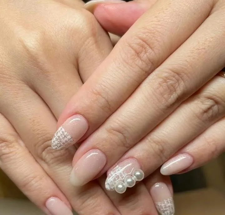 white winter nails 025 599bb1a8ee