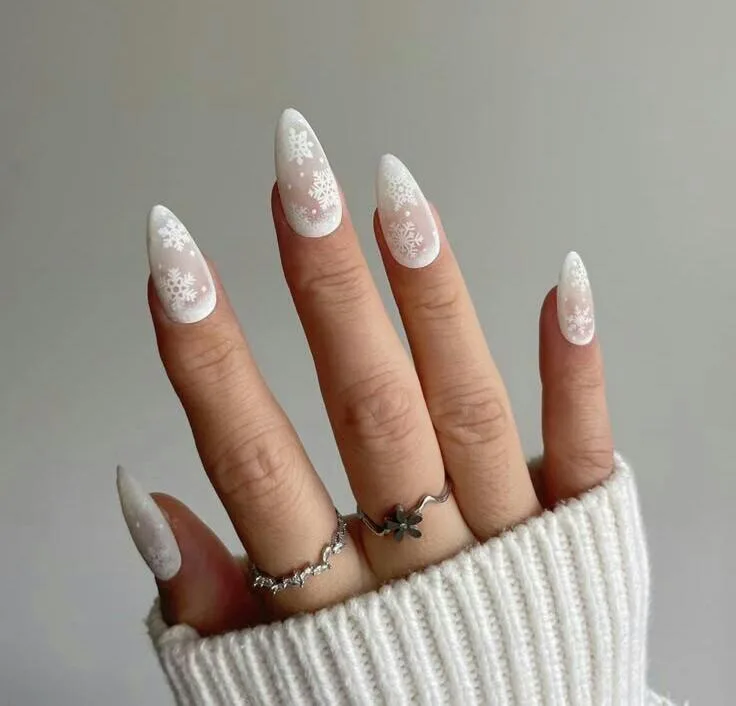 Winter Almond Nails You’ll Be Obsessed With in 2026 1