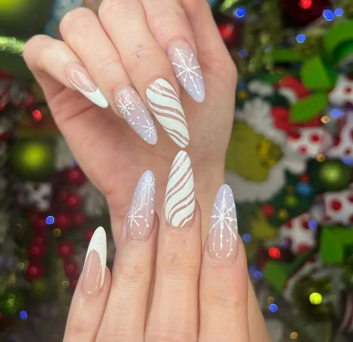 Winter Christmas Nails That Perfectly Blend Festive and Frosty 1