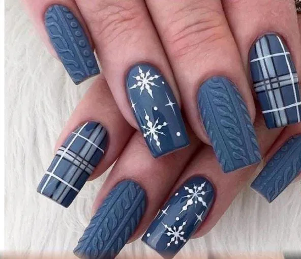 winter holiday nails 002 50eae539d3