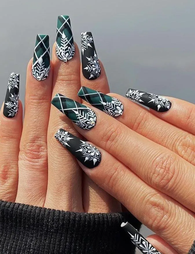 winter holiday nails 026 0521000390
